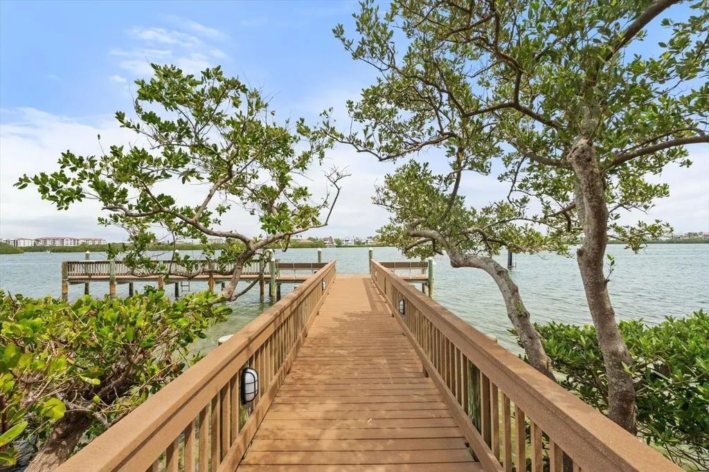 1260 Dolphin Bay Way Sarasota FL 34242