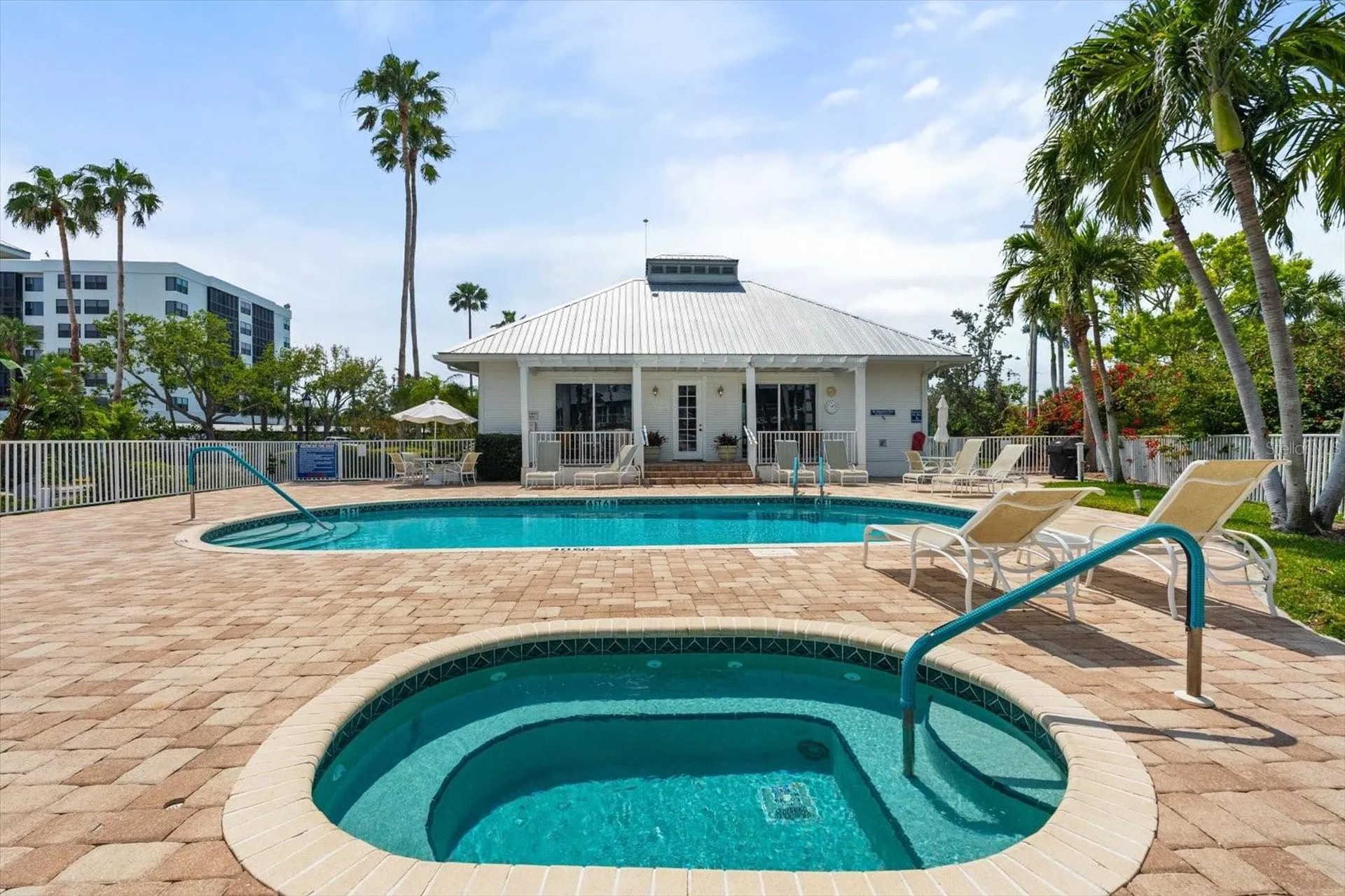 1260 Dolphin Bay Way Sarasota FL 34242