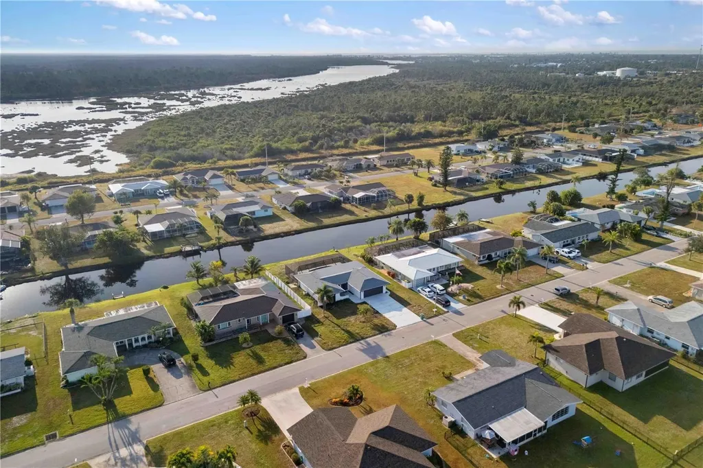 33 Caddy Road Rotonda West FL 33947