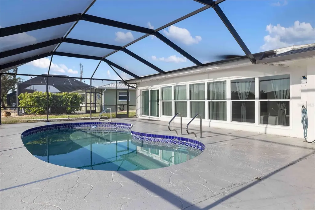 33 Caddy Road Rotonda West FL 33947