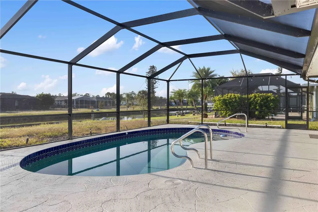 33 Caddy Road Rotonda West FL 33947