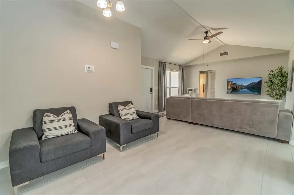 33 Caddy Road Rotonda West FL 33947
