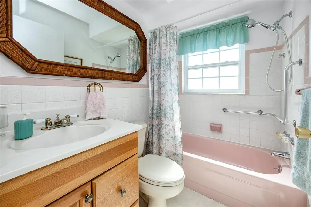 7830 39th Terrace N St Petersburg FL 33709