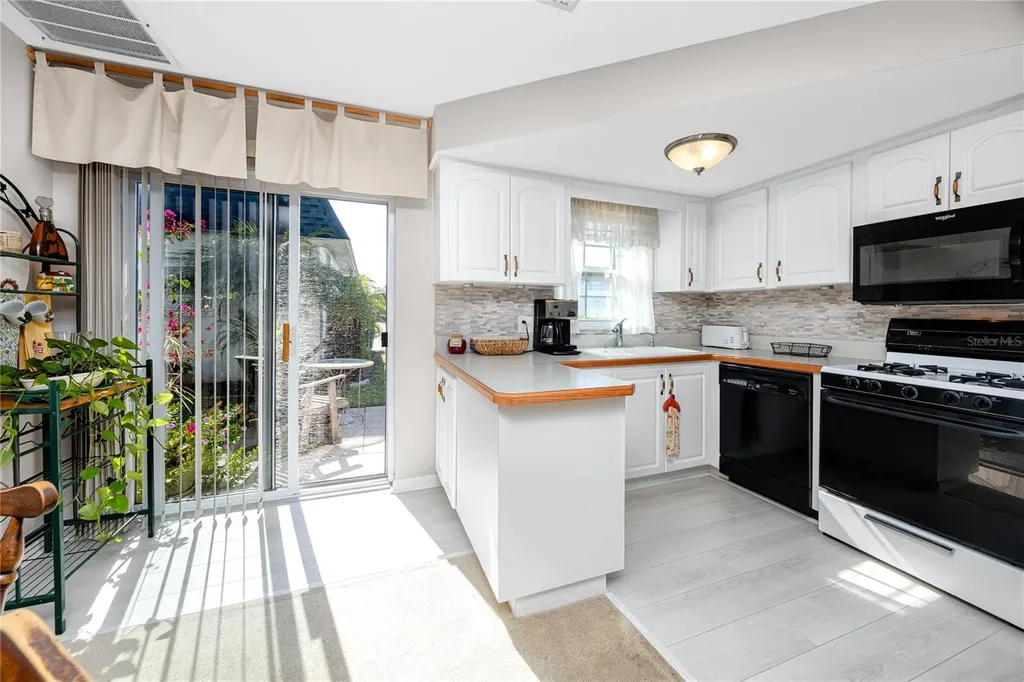 7830 39th Terrace N St Petersburg FL 33709