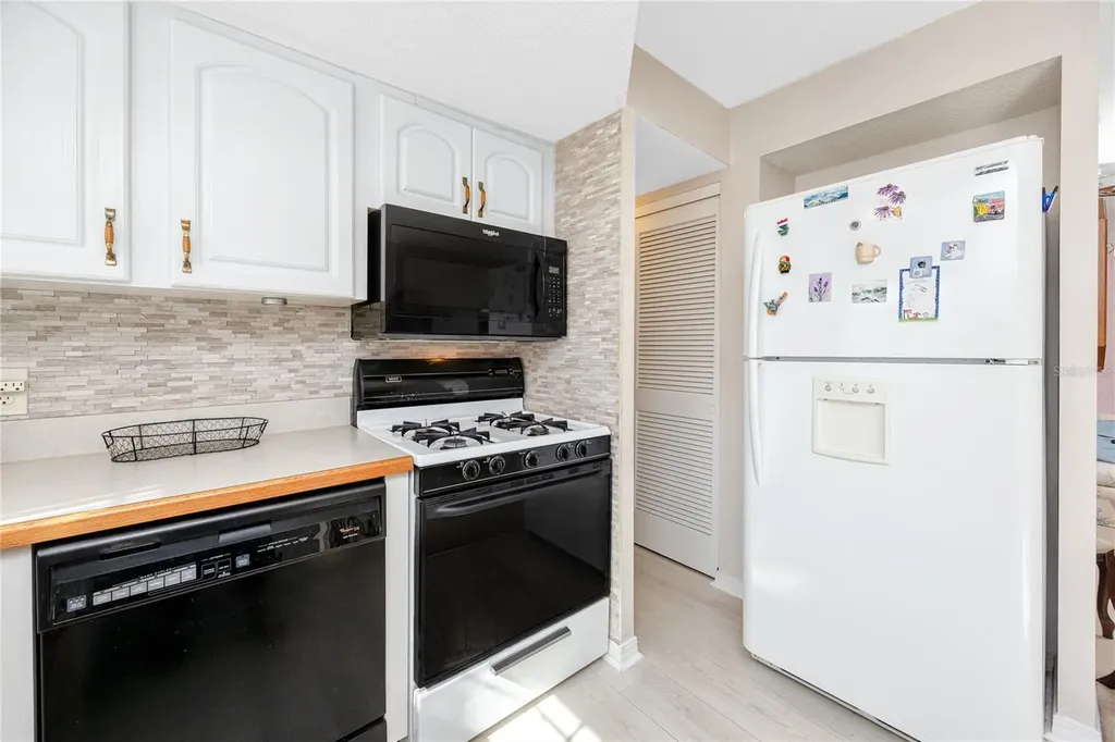 7830 39th Terrace N St Petersburg FL 33709