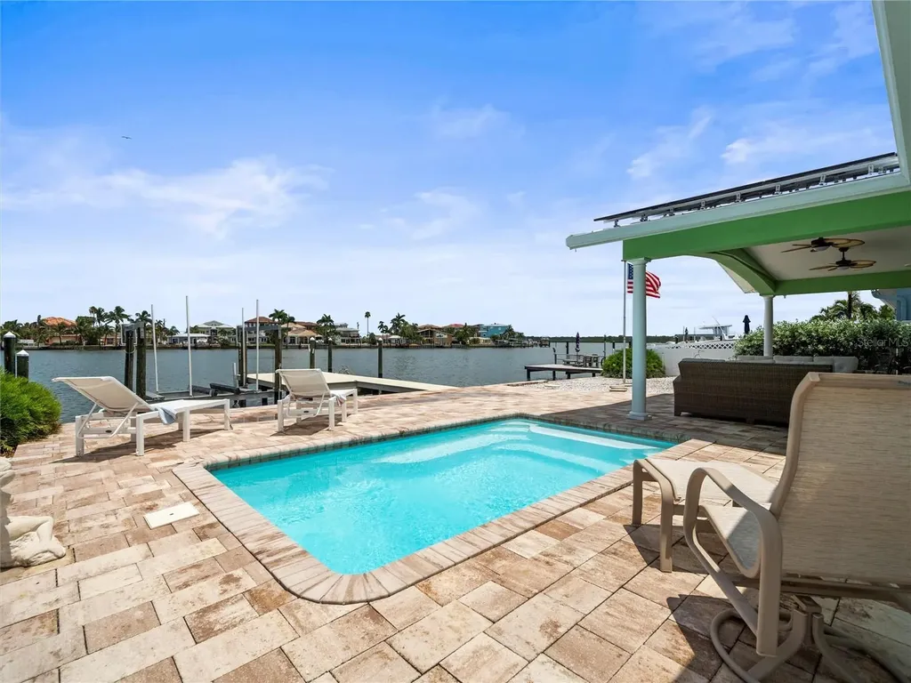 16129 4th Street E Redington Beach FL 33708