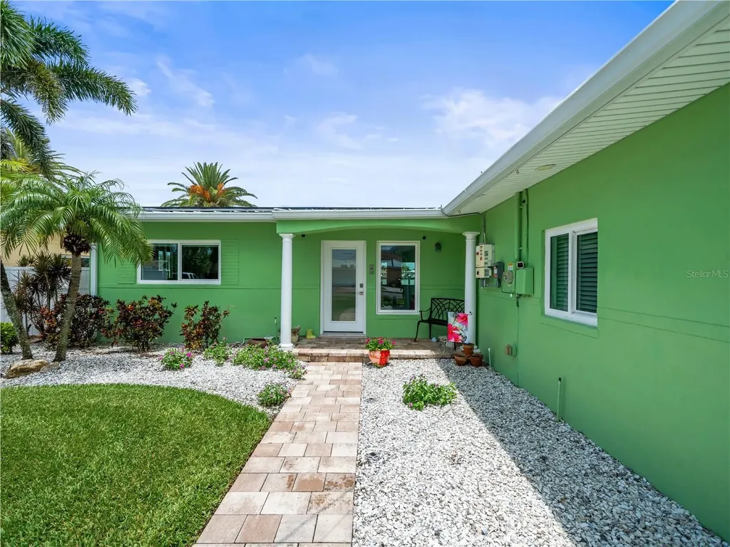 16129 4th Street E Redington Beach FL 33708