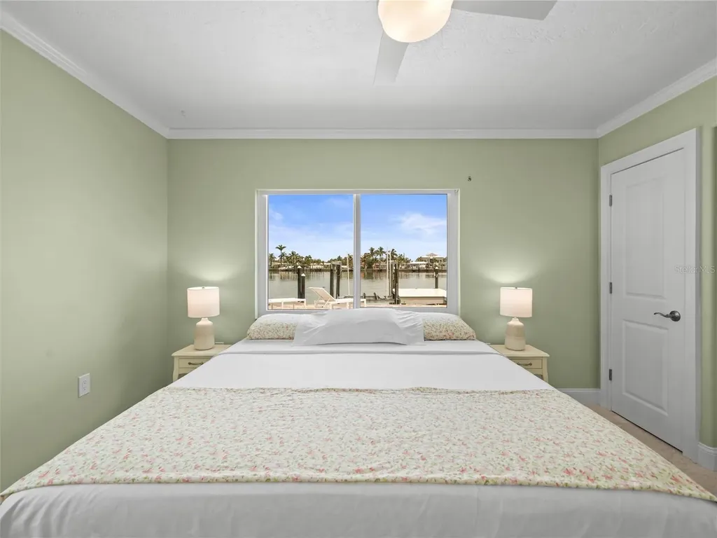 16129 4th Street E Redington Beach FL 33708