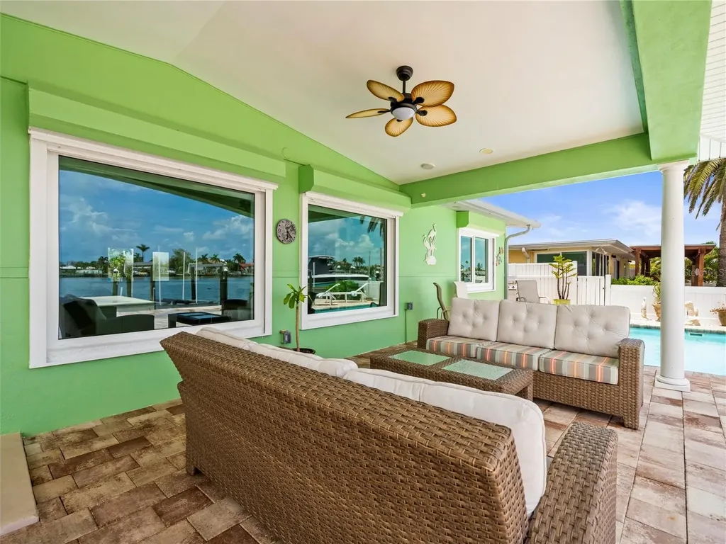 16129 4th Street E Redington Beach FL 33708