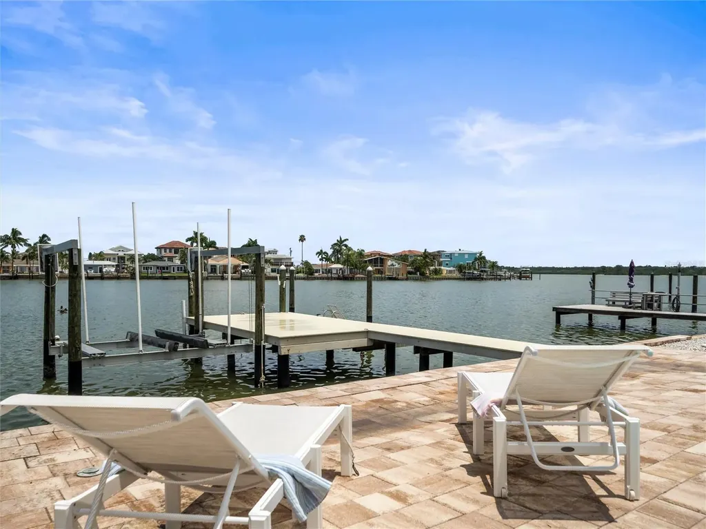 16129 4th Street E Redington Beach FL 33708