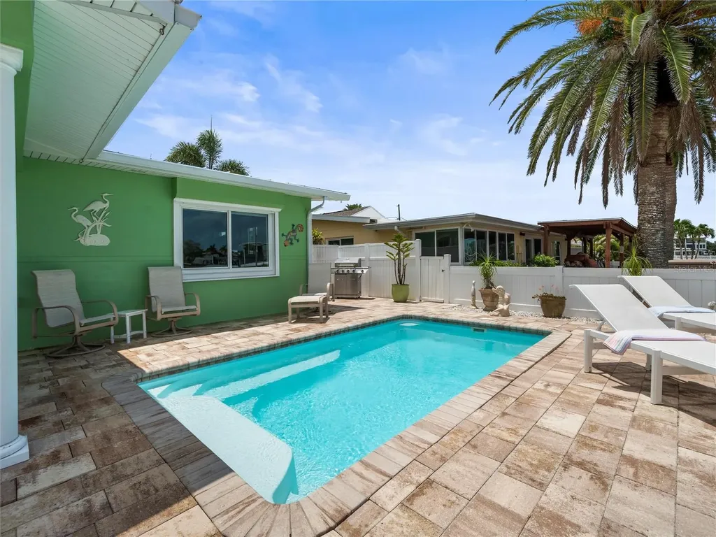 16129 4th Street E Redington Beach FL 33708