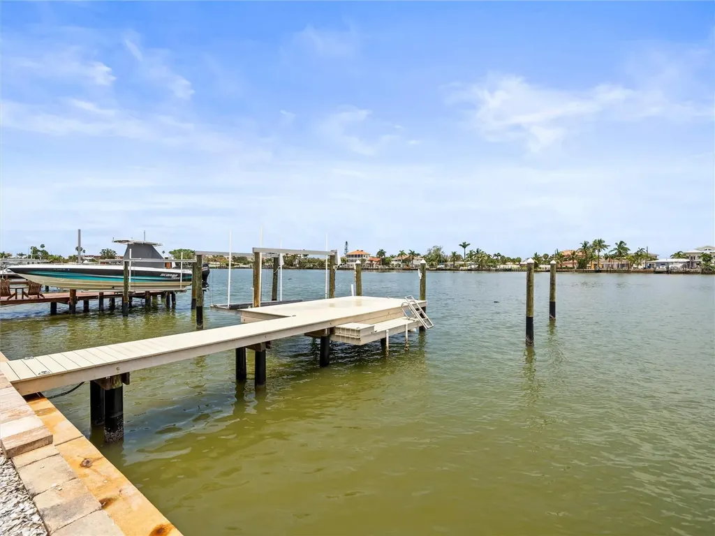 16129 4th Street E Redington Beach FL 33708