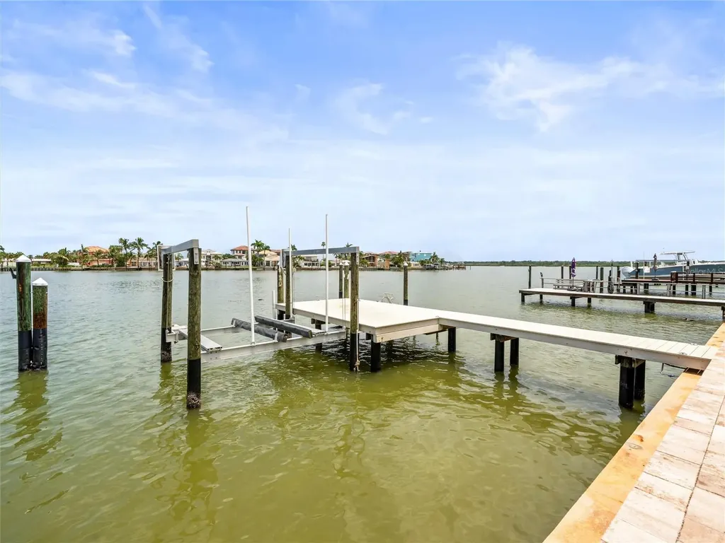16129 4th Street E Redington Beach FL 33708