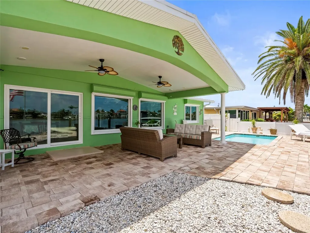 16129 4th Street E Redington Beach FL 33708