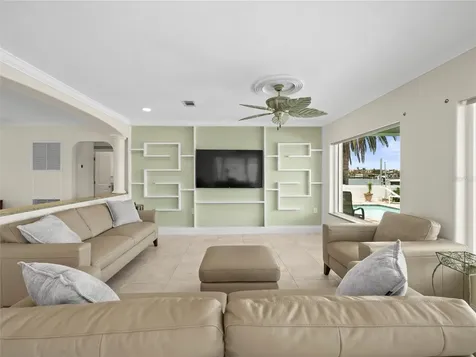 16129 4th Street E Redington Beach FL 33708