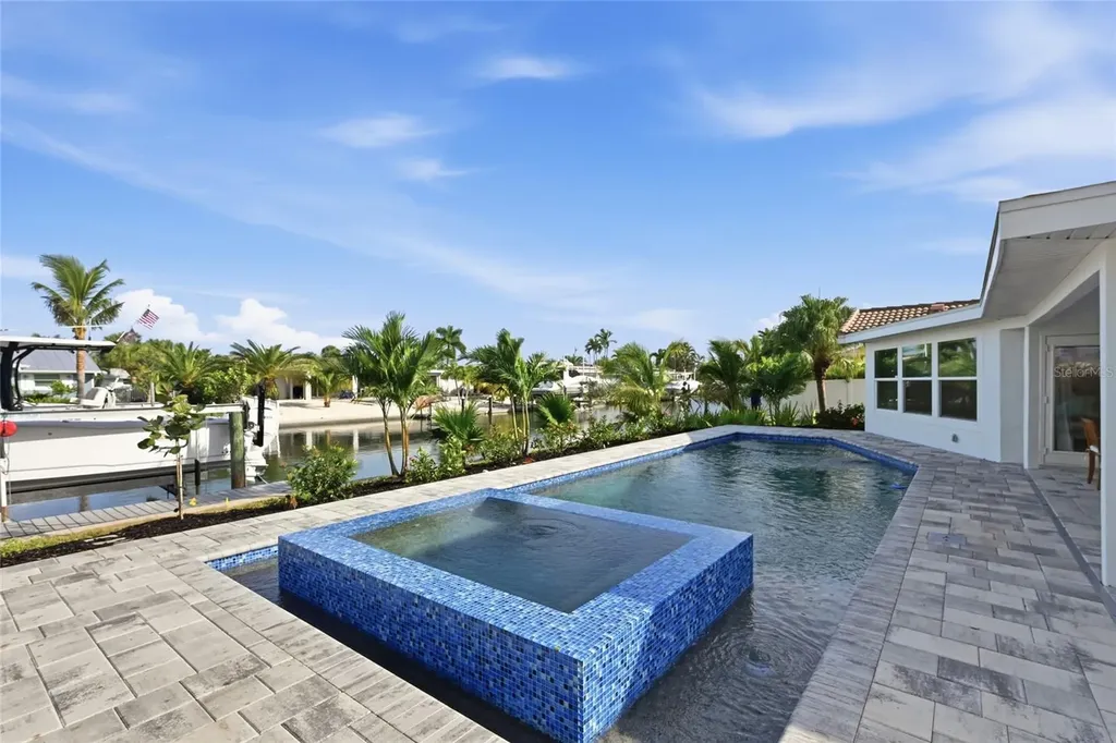 611 Dundee Lane Holmes Beach FL 34217