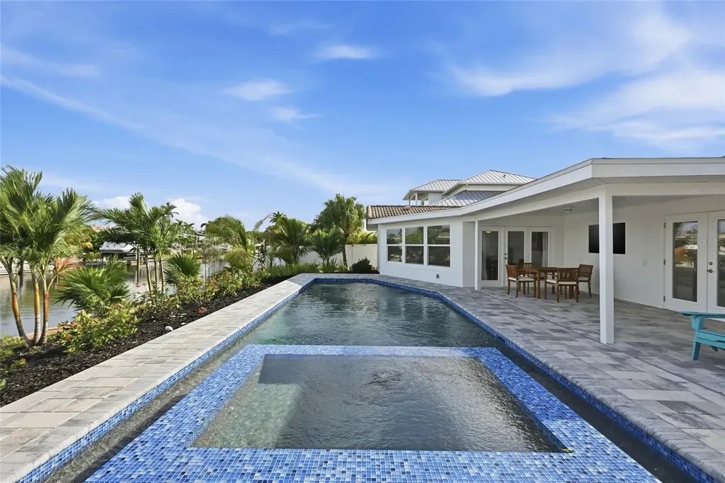 611 Dundee Lane Holmes Beach FL 34217