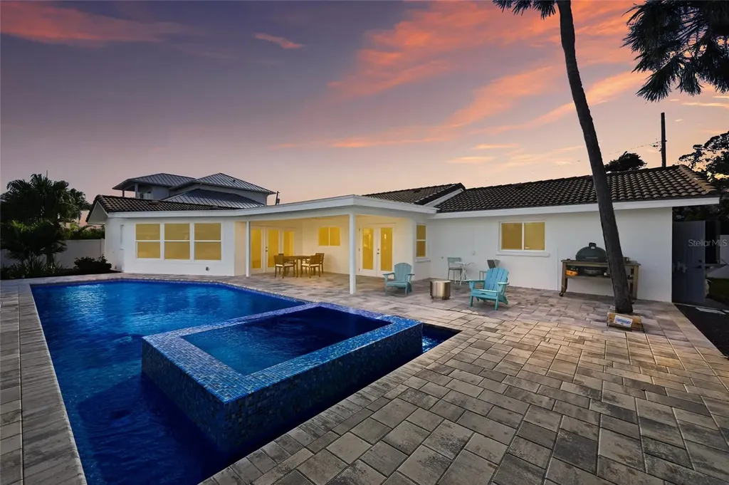 611 Dundee Lane Holmes Beach FL 34217