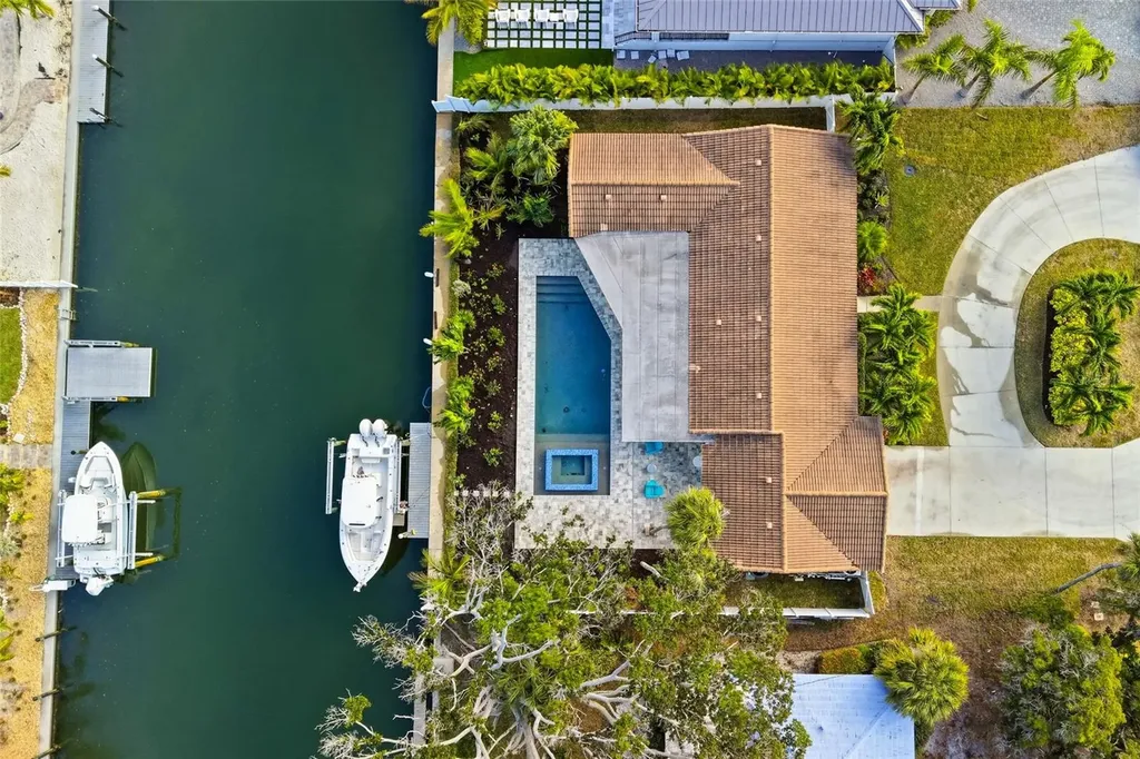 611 Dundee Lane Holmes Beach FL 34217