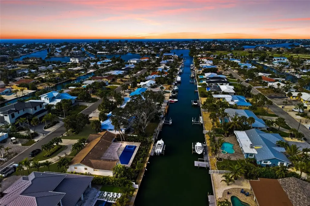 611 Dundee Lane Holmes Beach FL 34217
