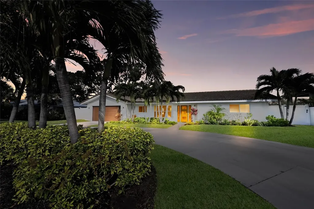 611 Dundee Lane Holmes Beach FL 34217