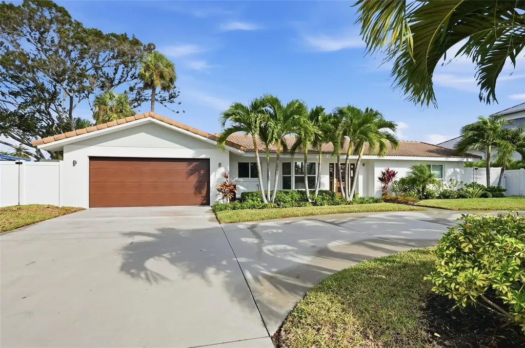 611 Dundee Lane Holmes Beach FL 34217