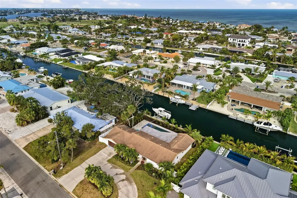 611 Dundee Lane Holmes Beach FL 34217