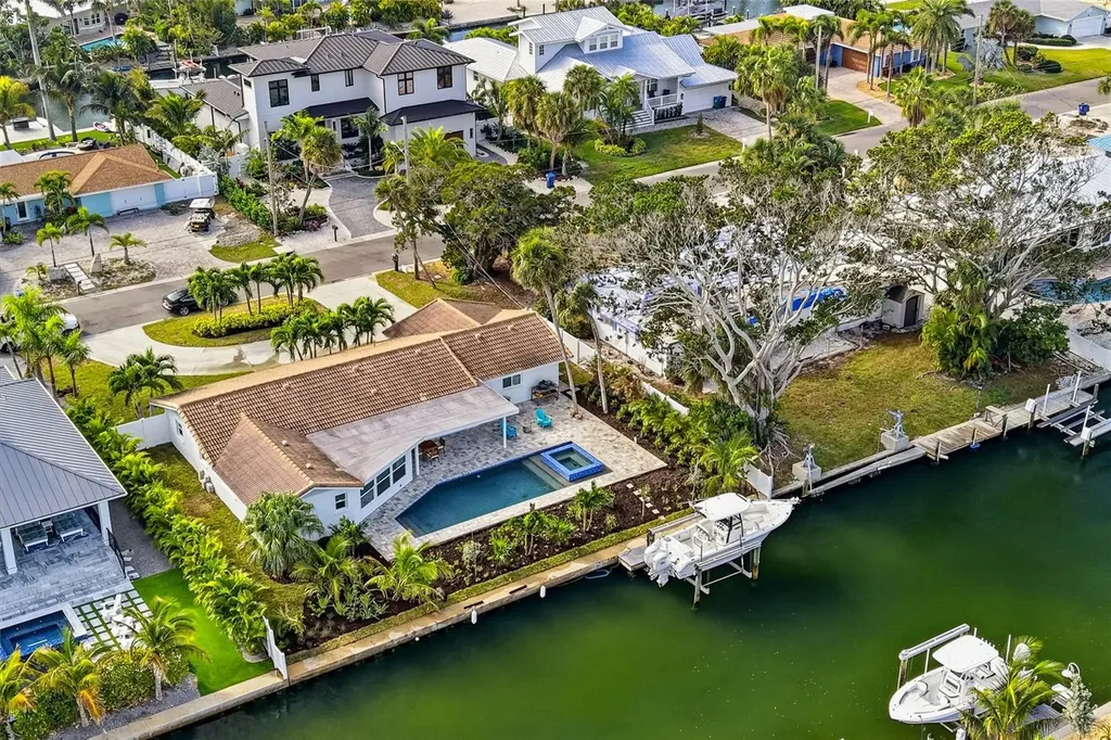 611 Dundee Lane Holmes Beach FL 34217