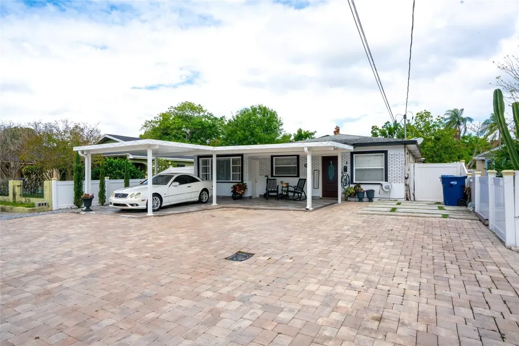 3305 W Aileen Street Tampa FL 33607