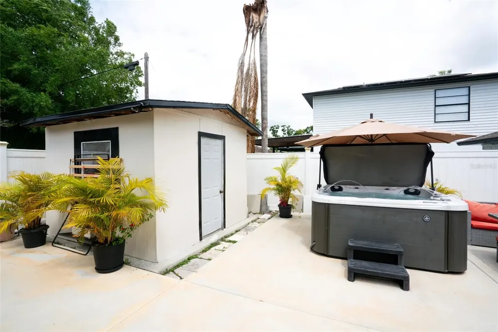 3305 W Aileen Street Tampa FL 33607