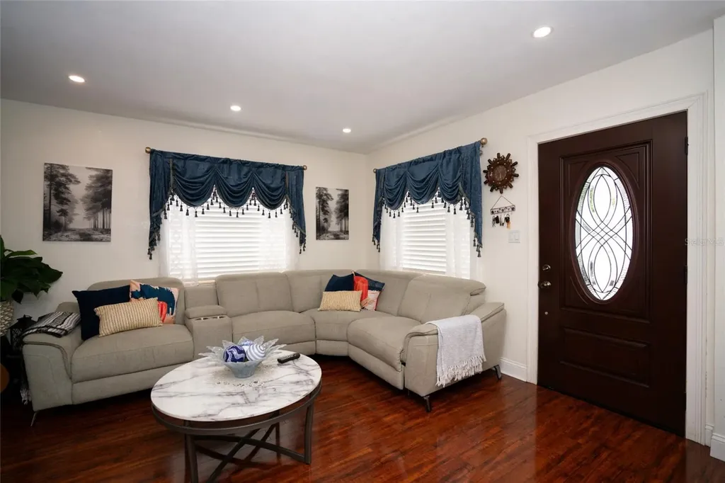 3305 W Aileen Street Tampa FL 33607