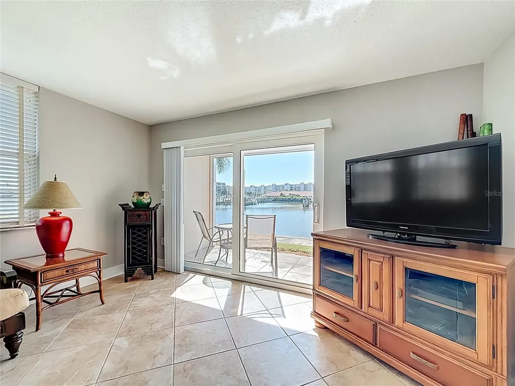 7930 Sun Island Dr S South Pasadena FL 33707
