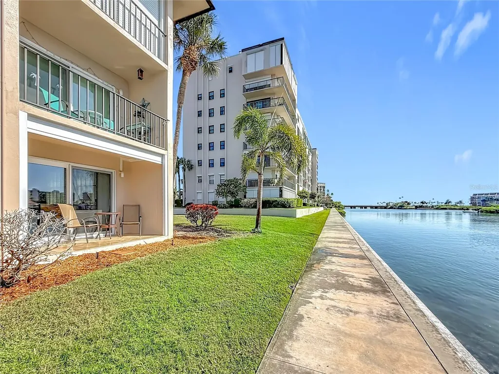 7930 Sun Island Dr S South Pasadena FL 33707