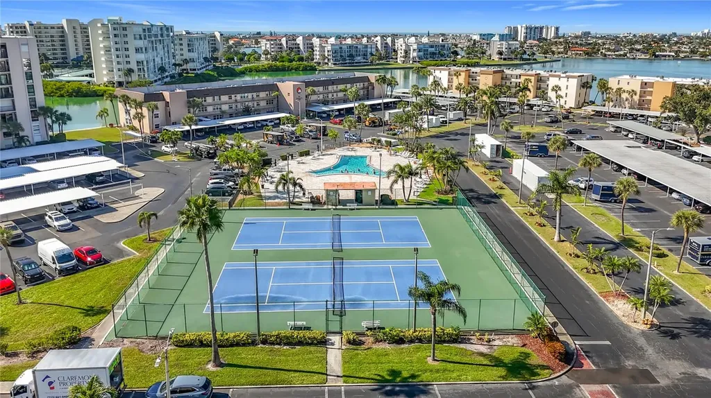 7930 Sun Island Dr S South Pasadena FL 33707