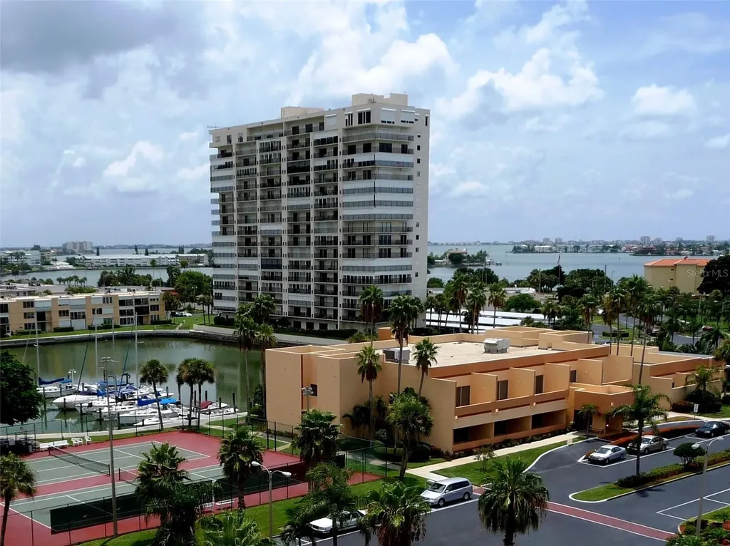 7930 Sun Island Dr S South Pasadena FL 33707