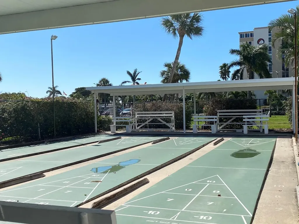 7930 Sun Island Dr S South Pasadena FL 33707