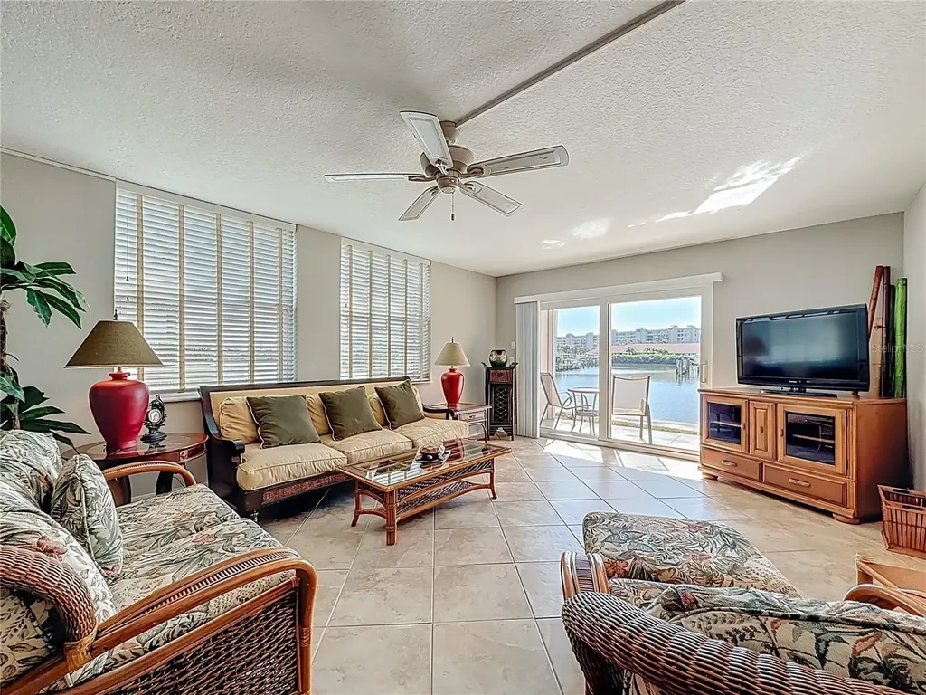 7930 Sun Island Dr S South Pasadena FL 33707