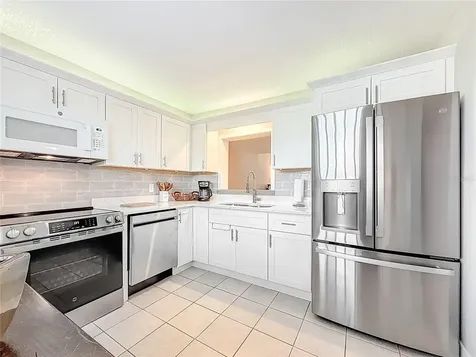 7930 Sun Island Dr S South Pasadena FL 33707
