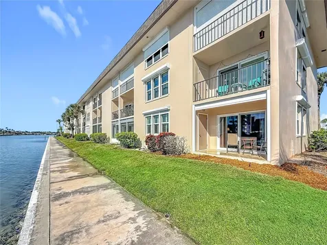 7930 Sun Island Dr S South Pasadena FL 33707