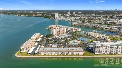 7930 Sun Island Dr S South Pasadena FL 33707