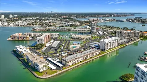 7930 Sun Island Dr S South Pasadena FL 33707