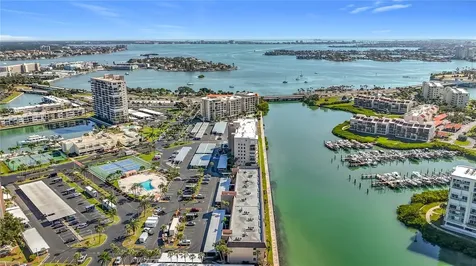 7930 Sun Island Dr S South Pasadena FL 33707