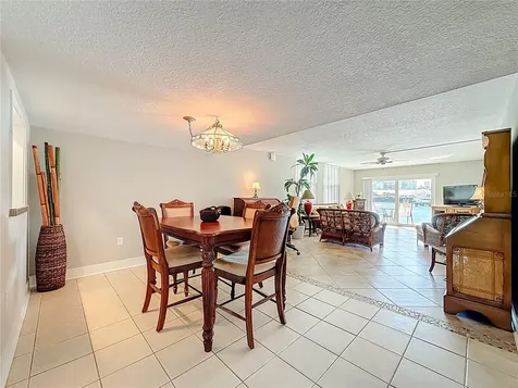 7930 Sun Island Dr S South Pasadena FL 33707