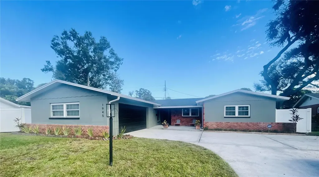 1945 68th Avenue S St Petersburg FL 33712