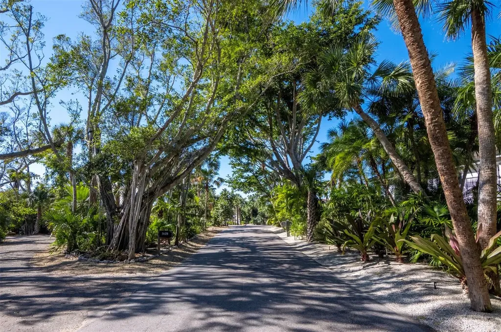 7233 Pine Needle Road Sarasota FL 34242