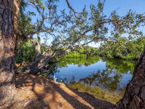 7233 Pine Needle Road Sarasota FL 34242