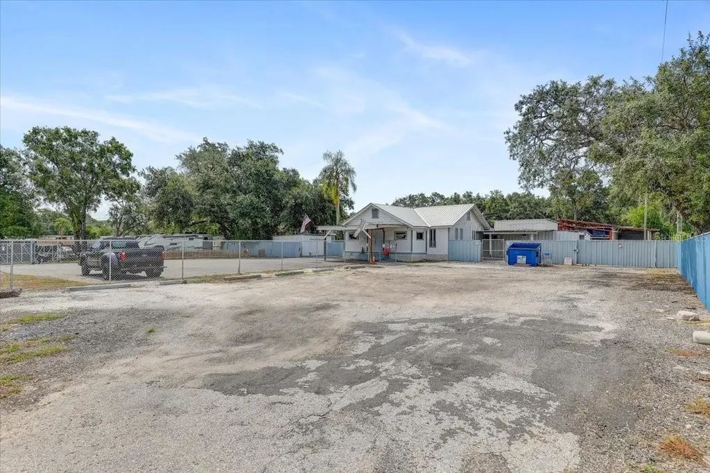 11309 E 92 Highway Seffner FL 33584