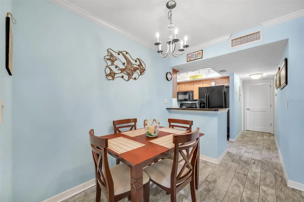 708 Lyndhurst Dunedin FL 34698