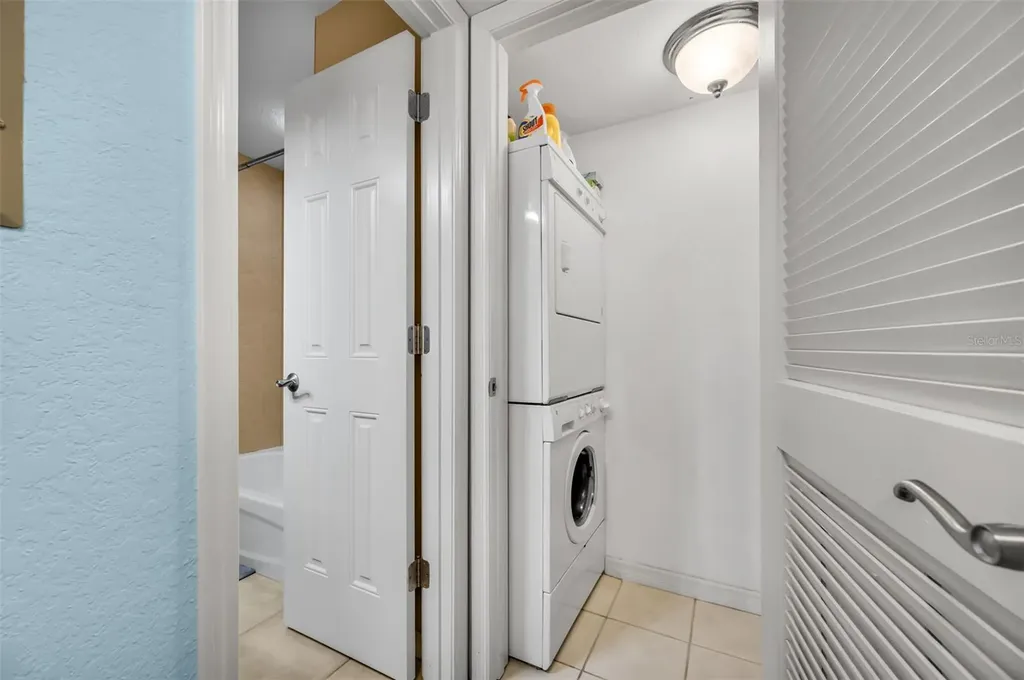 708 Lyndhurst Dunedin FL 34698