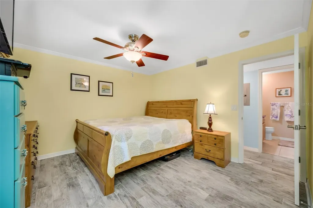 708 Lyndhurst Dunedin FL 34698